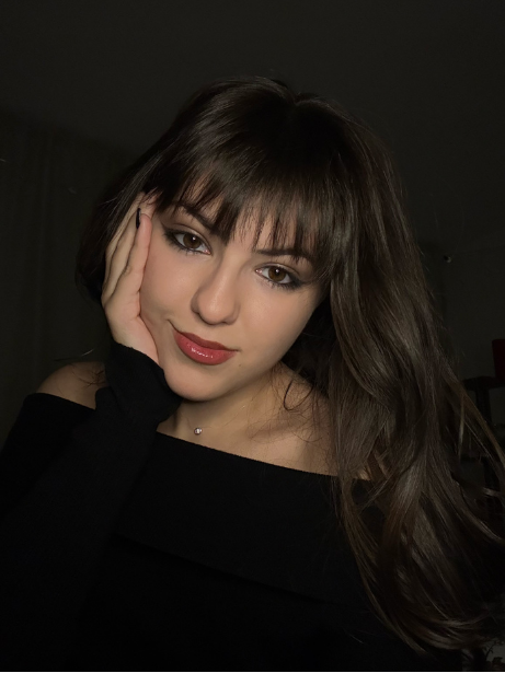 Portrait — Adriana Tav
